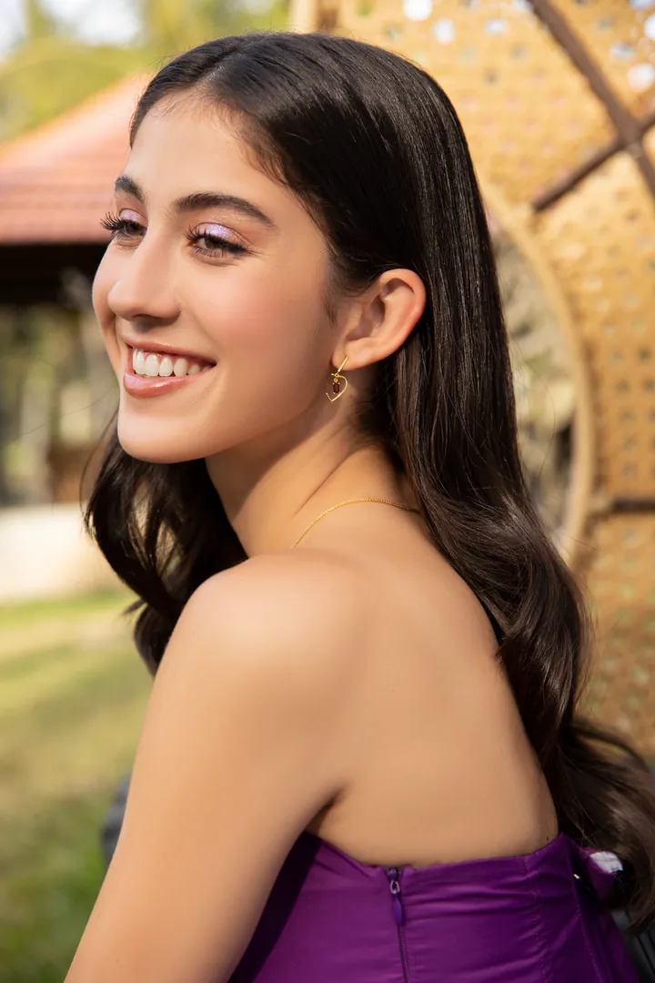 Violet shoulder. Beauty & jewellery image, retouching by Mohammed Yasin.