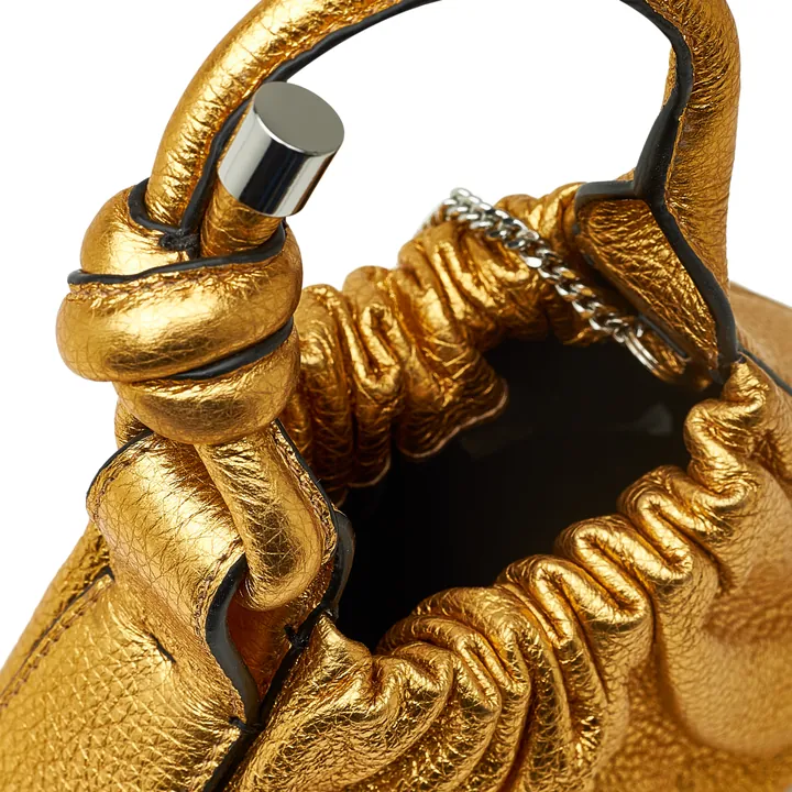 Gilded knot, detail. Product image, retouching by Mohammed Yasin.